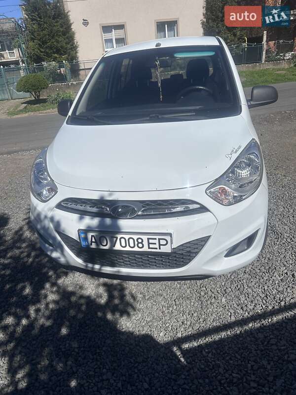 Хэтчбек Hyundai i10 2013 в 