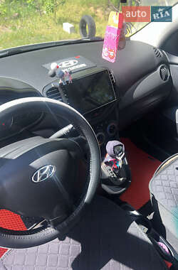 Хэтчбек Hyundai i10 2012 в 
