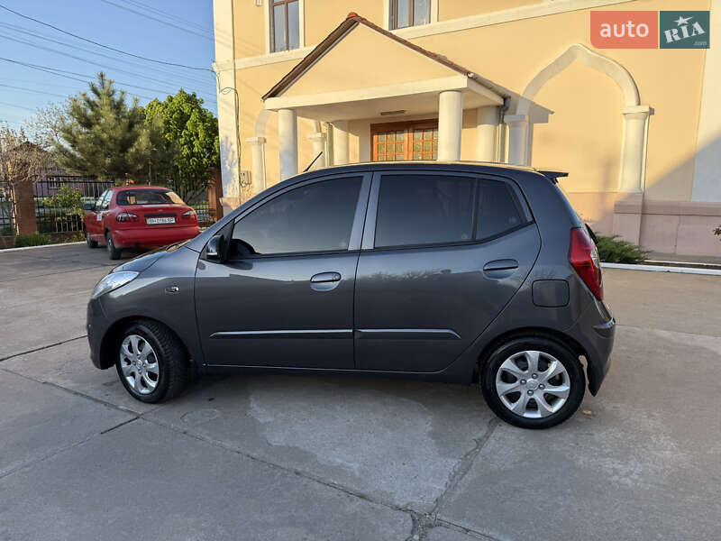 Хэтчбек Hyundai i10 2012 в Одессе