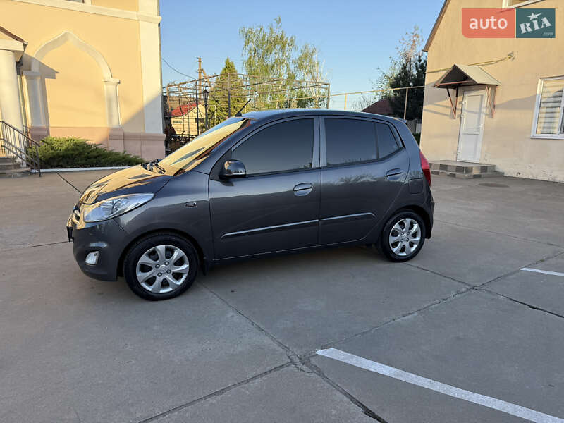 Хэтчбек Hyundai i10 2012 в Одессе