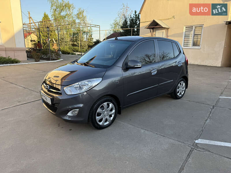 Хэтчбек Hyundai i10 2012 в Одессе