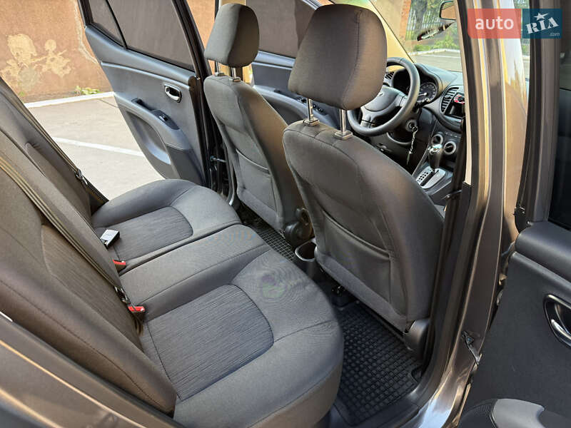 Хэтчбек Hyundai i10 2012 в Одессе