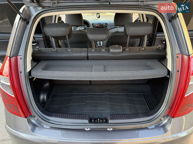 Хэтчбек Hyundai i10 2012 в Одессе
