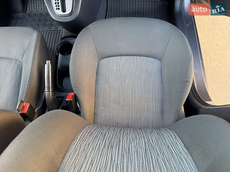 Хэтчбек Hyundai i10 2012 в Одессе