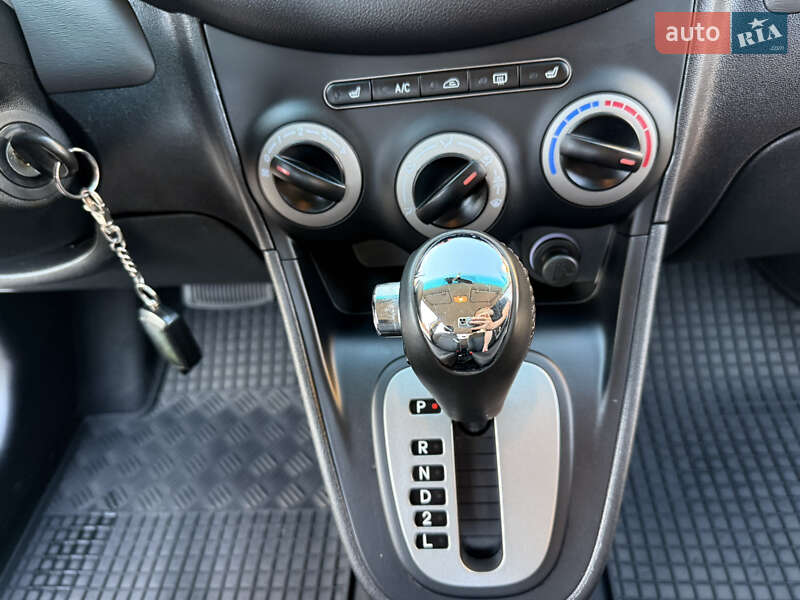Хэтчбек Hyundai i10 2012 в Одессе