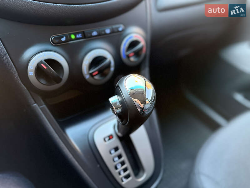 Хэтчбек Hyundai i10 2012 в Одессе