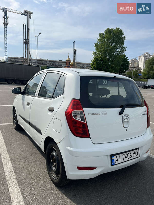 Хэтчбек Hyundai i10 2011 в Киеве