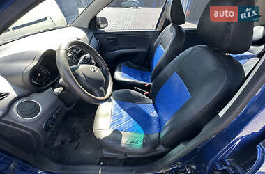 Хетчбек Hyundai i10 2011 в 