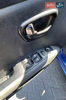 Хетчбек Hyundai i10 2011 в 