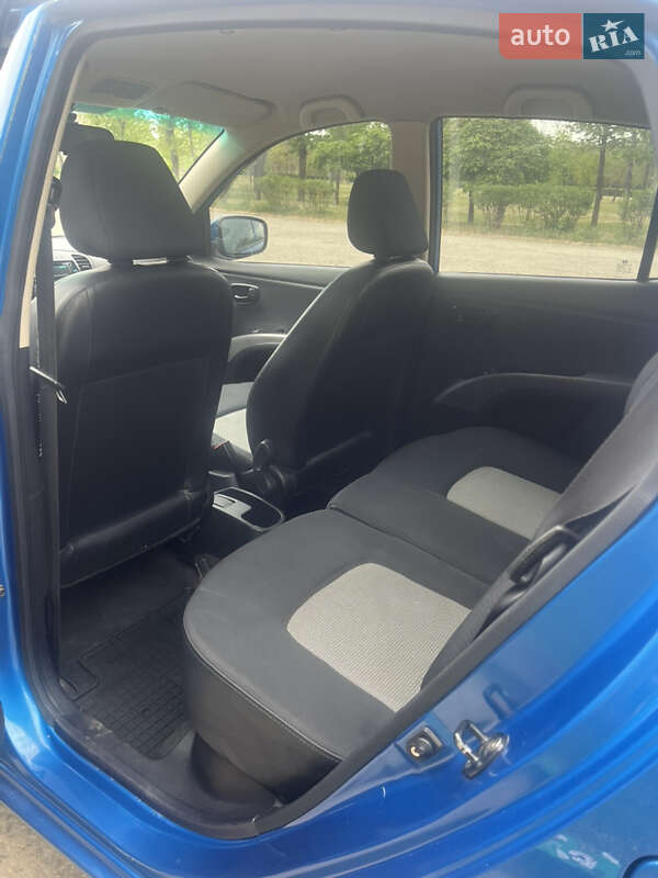 Хэтчбек Hyundai i10 2008 в Кривом Роге