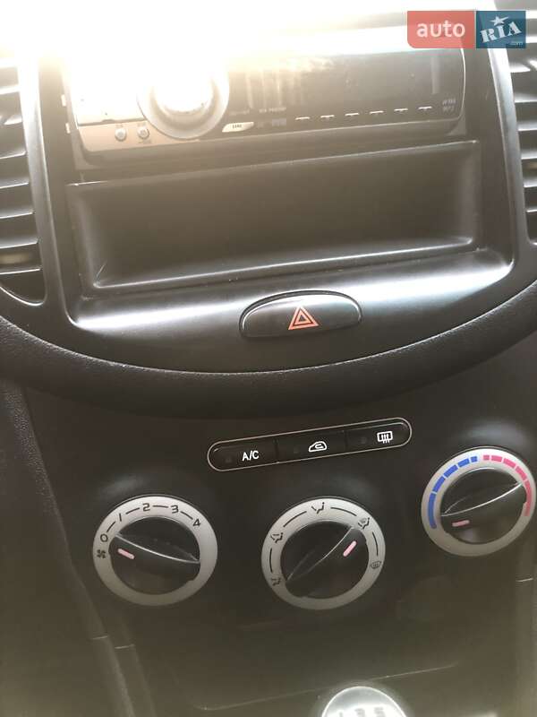 Хэтчбек Hyundai i10 2008 в Ватутино
