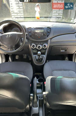 Хэтчбек Hyundai i10 2011 в 