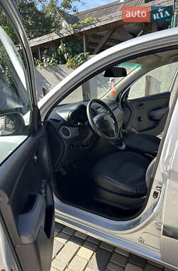Хэтчбек Hyundai i10 2011 в 
