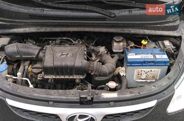 Хетчбек Hyundai i10 2010 в 