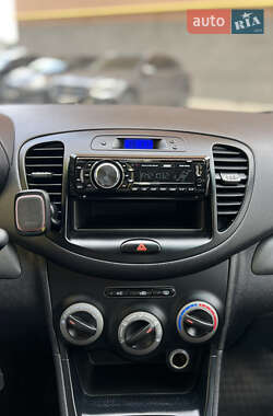 Хетчбек Hyundai i10 2012 в 