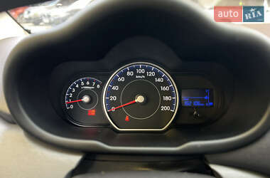 Хетчбек Hyundai i10 2012 в 