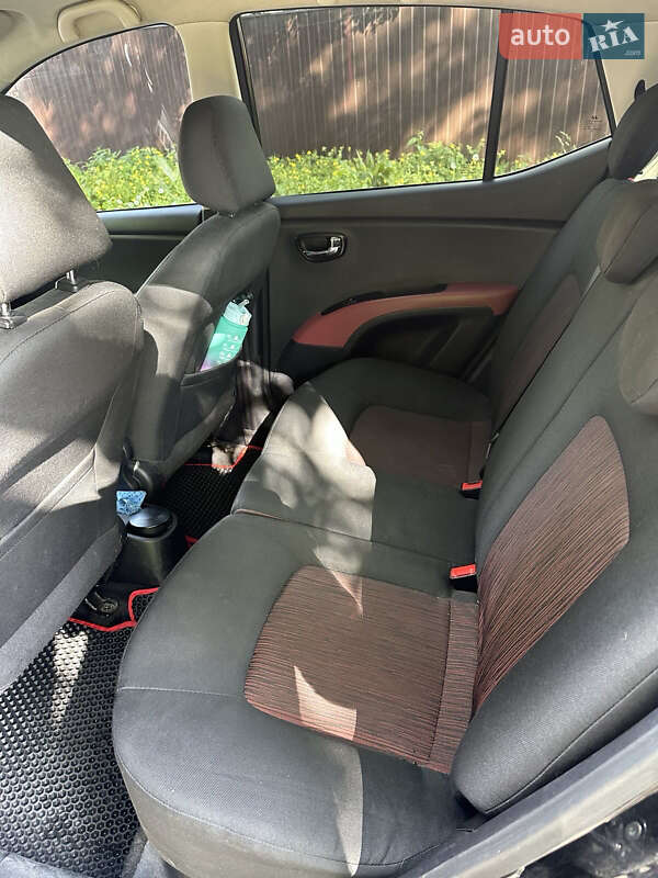 Хэтчбек Hyundai i10 2013 в Киеве