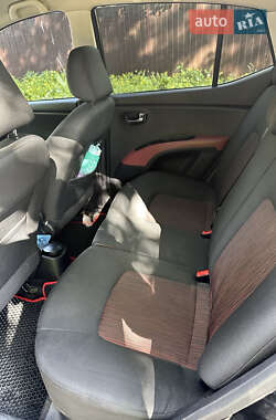 Хетчбек Hyundai i10 2013 в 