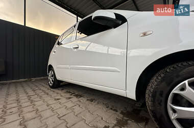 Хэтчбек Hyundai i10 2011 в 