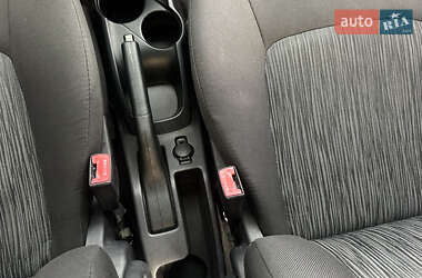 Хэтчбек Hyundai i10 2011 в 