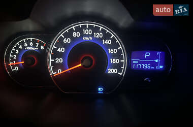Хэтчбек Hyundai i10 2011 в 