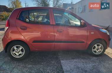 Хэтчбек Hyundai i10 2010 в 