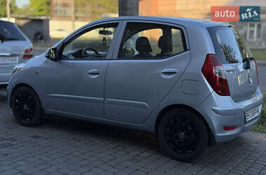 Хэтчбек Hyundai i10 2011 в 