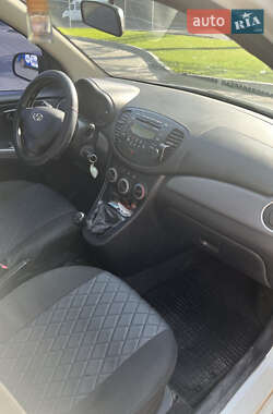 Хэтчбек Hyundai i10 2012 в 