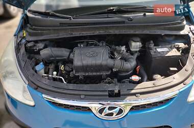 Хэтчбек Hyundai i10 2010 в 