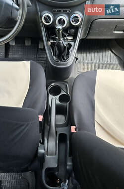 Хэтчбек Hyundai i10 2008 в 
