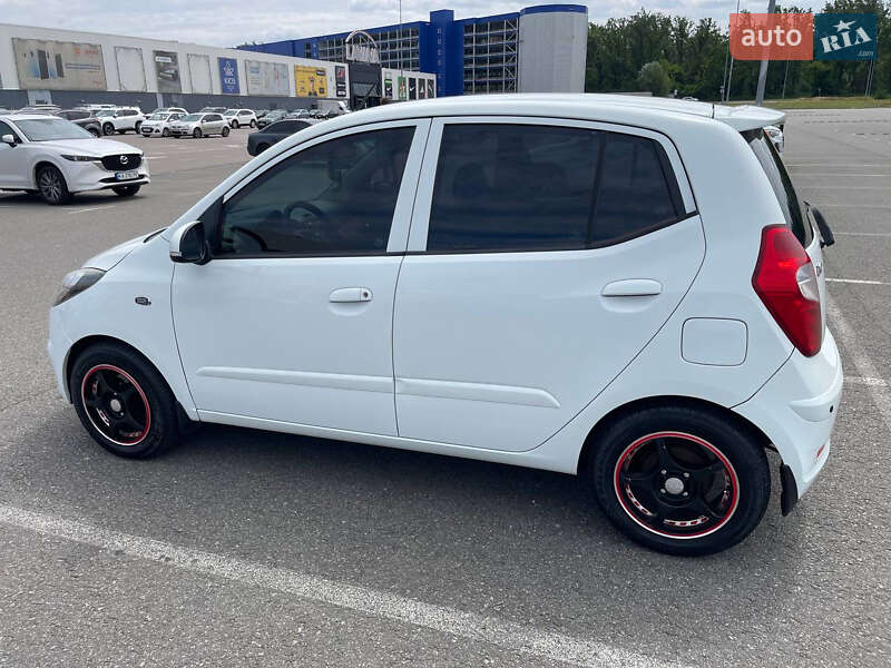 Хэтчбек Hyundai i10 2013 в Киеве