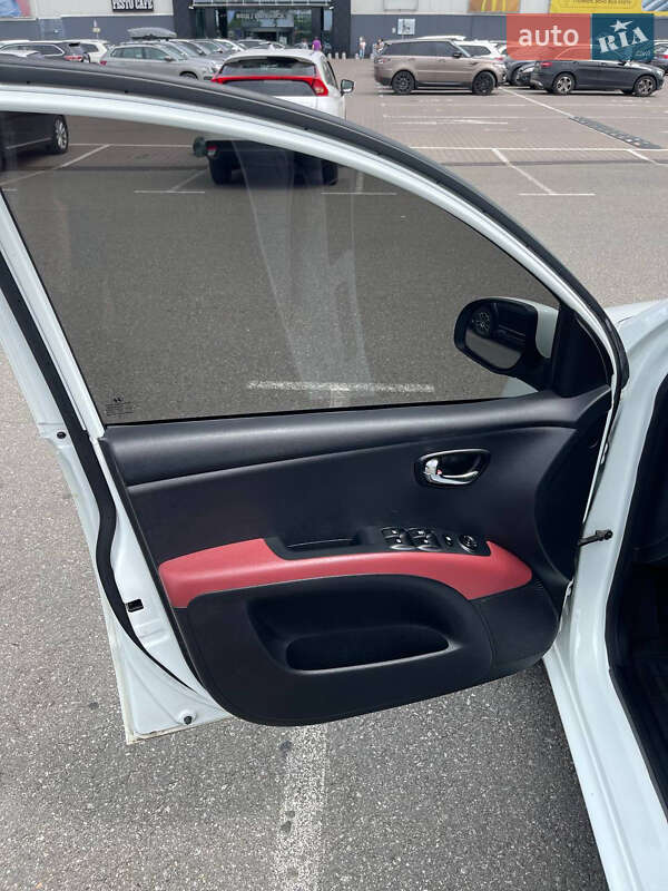 Хэтчбек Hyundai i10 2013 в Киеве