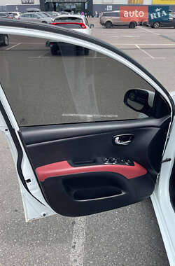 Хэтчбек Hyundai i10 2013 в 