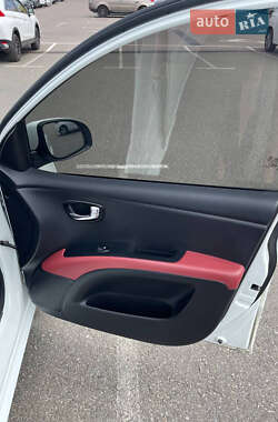 Хэтчбек Hyundai i10 2013 в 