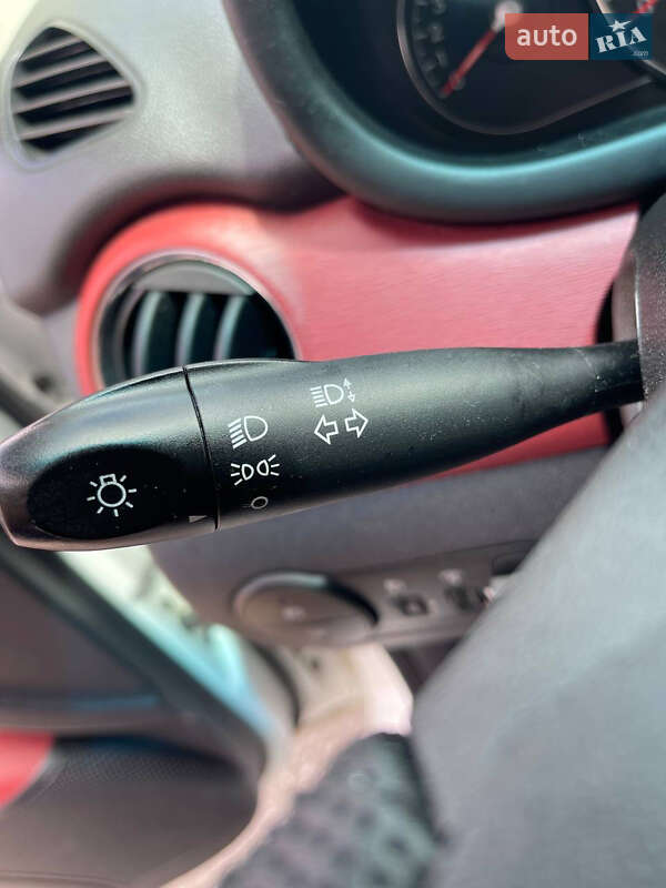 Хэтчбек Hyundai i10 2013 в Киеве
