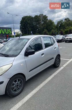 Хэтчбек Hyundai i10 2010 в 