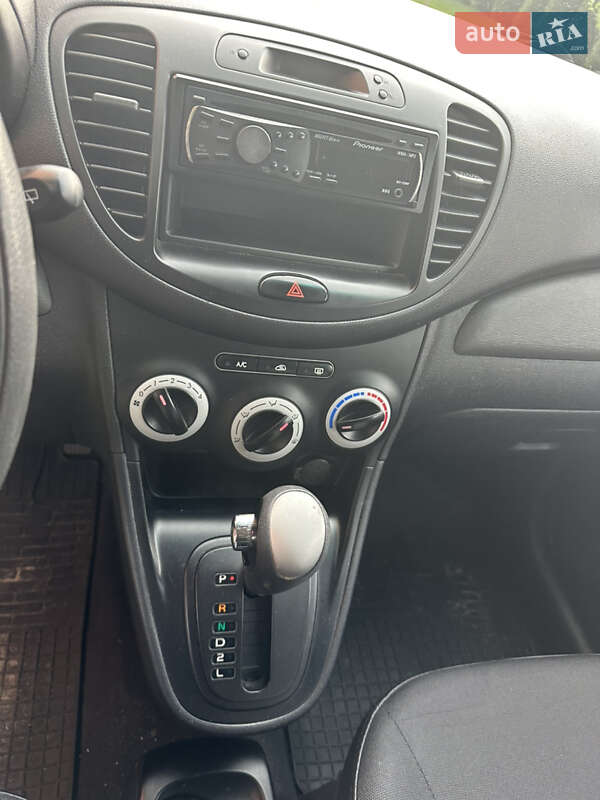 Хэтчбек Hyundai i10 2010 в Киеве
