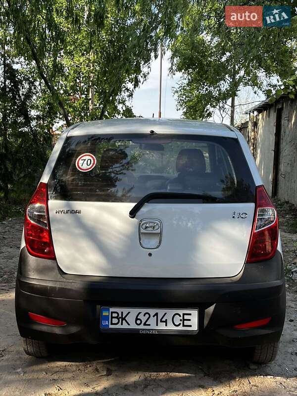Хэтчбек Hyundai i10 2012 в Вараше