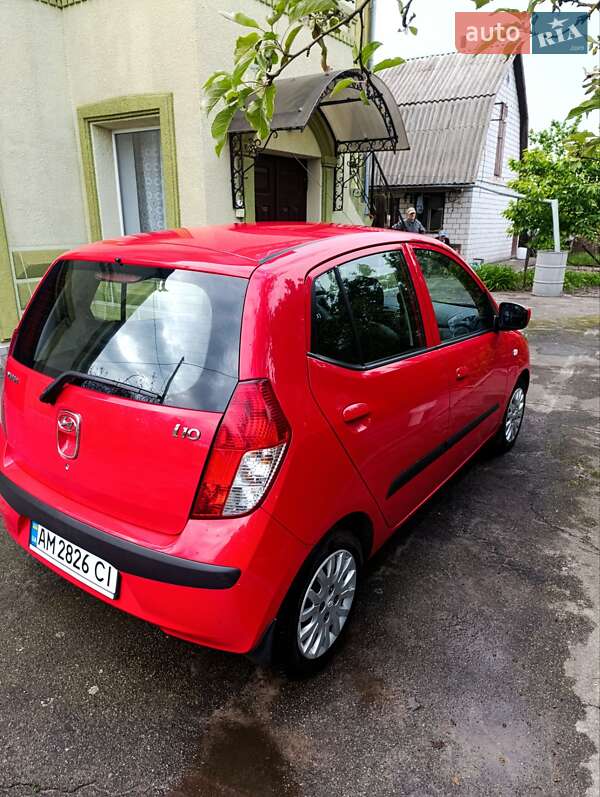Хэтчбек Hyundai i10 2010 в Житомире