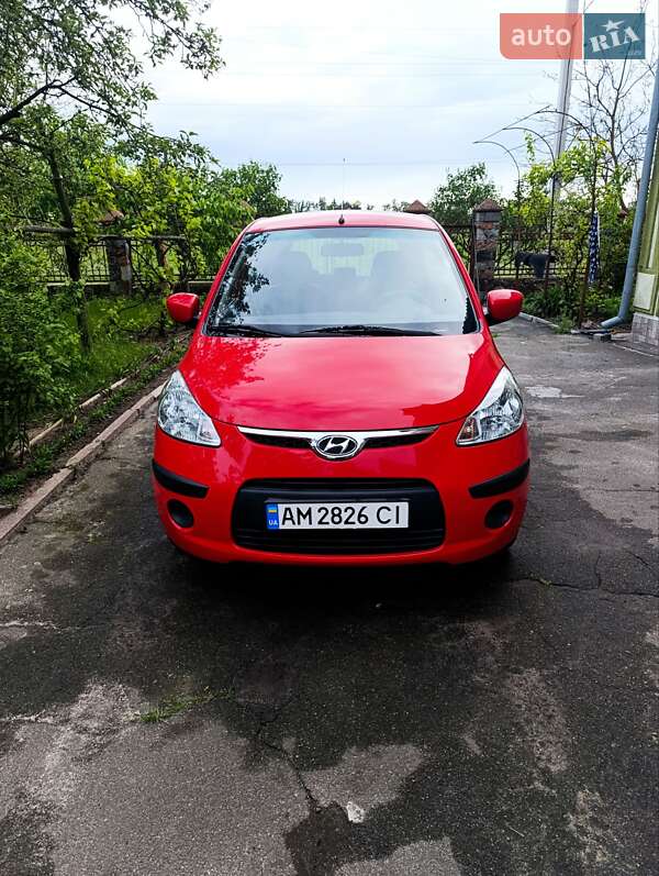 Хэтчбек Hyundai i10 2010 в 