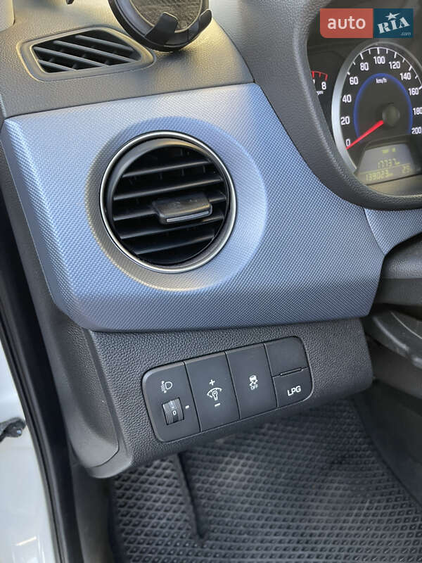 Хетчбек Hyundai i10 2014 в Запоріжжі