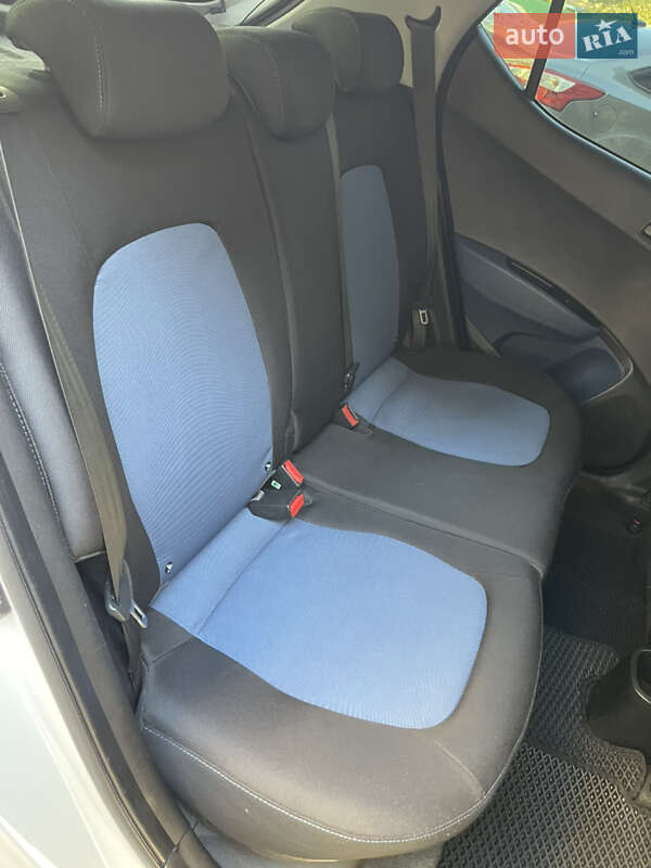 Хетчбек Hyundai i10 2014 в Запоріжжі