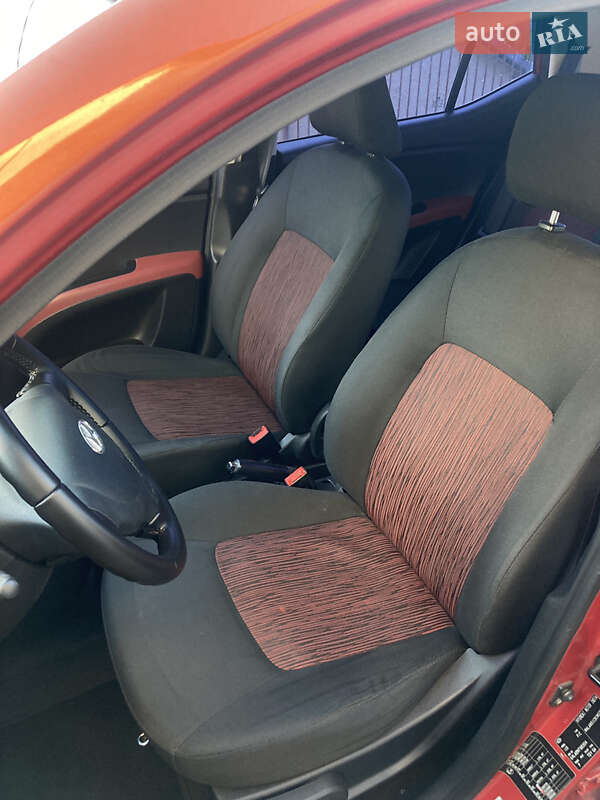 Хетчбек Hyundai i10 2012 в Миколаєві