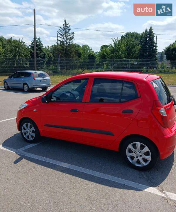 Хэтчбек Hyundai i10 2011 в Житомире