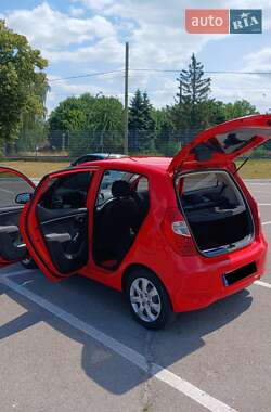 Хэтчбек Hyundai i10 2011 в 