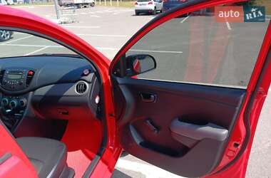 Хэтчбек Hyundai i10 2011 в 