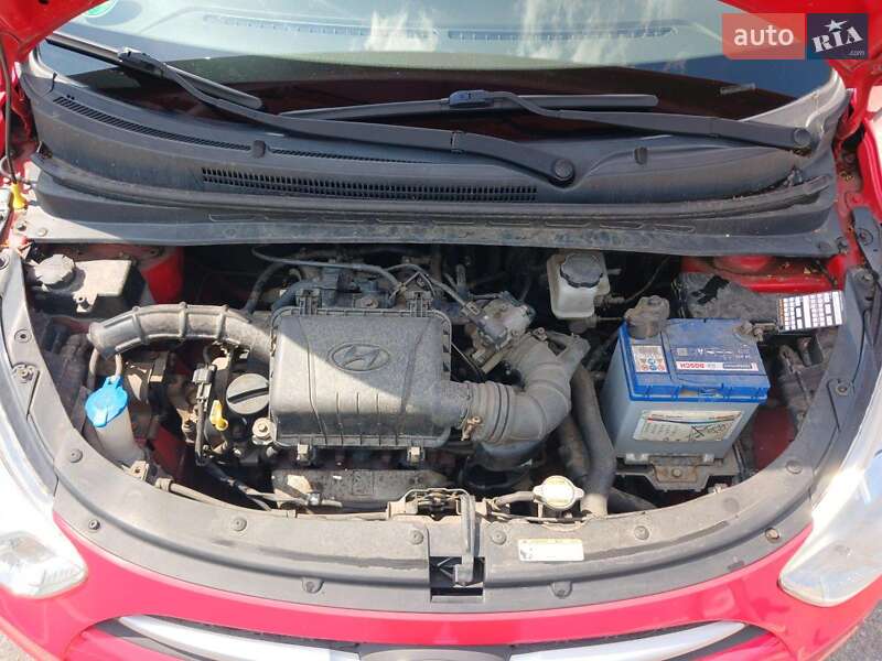 Хэтчбек Hyundai i10 2011 в Житомире