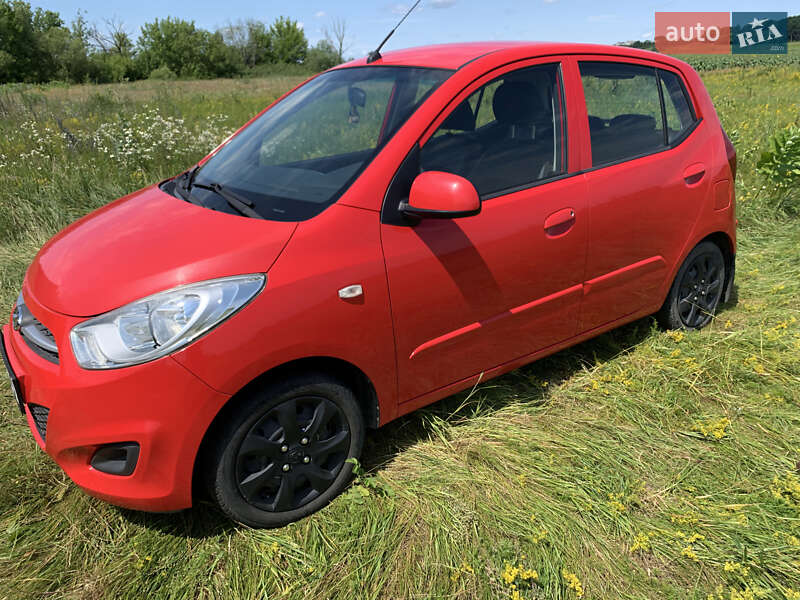 Хэтчбек Hyundai i10 2011 в Малине
