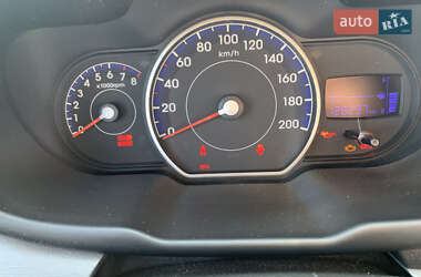 Хэтчбек Hyundai i10 2011 в 