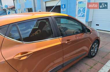 Хэтчбек Hyundai i10 2014 в 
